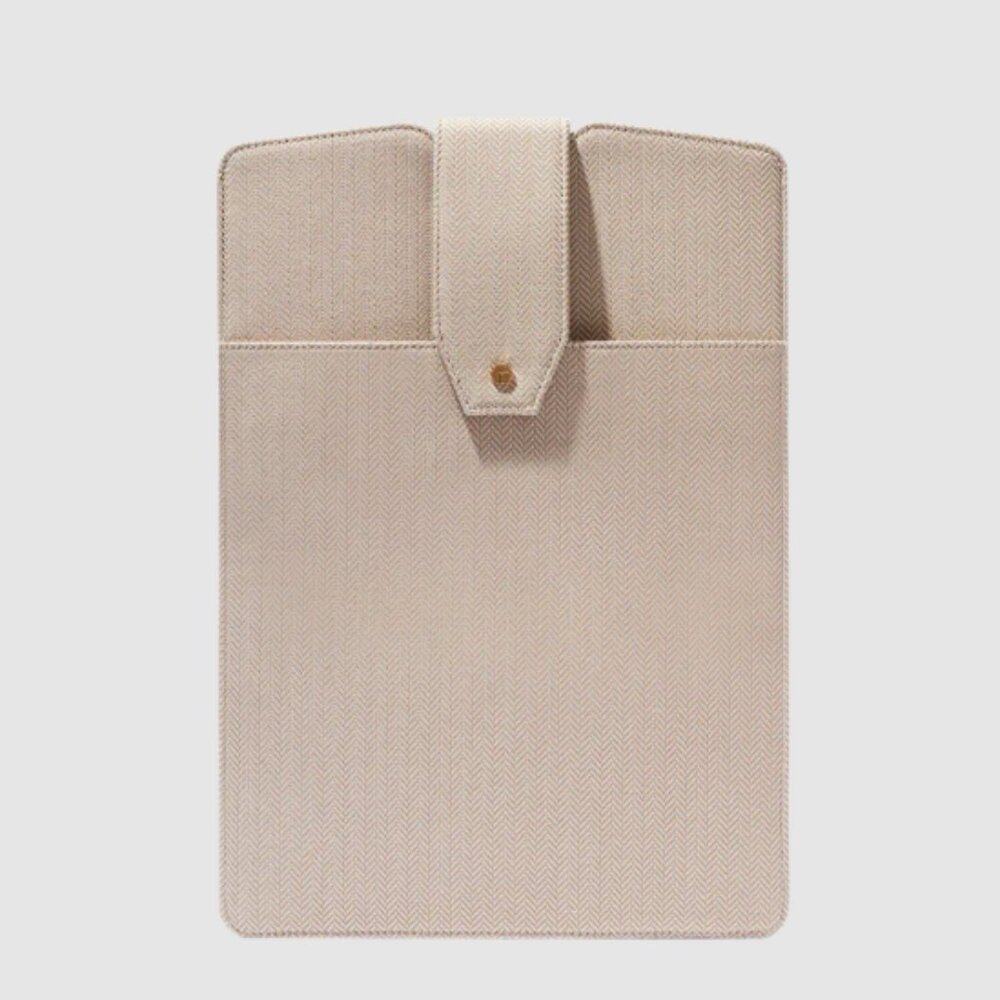 NIP Lindsay Albanese The Daily Laptop Clutch in Herringbone Classic Beige $89.00